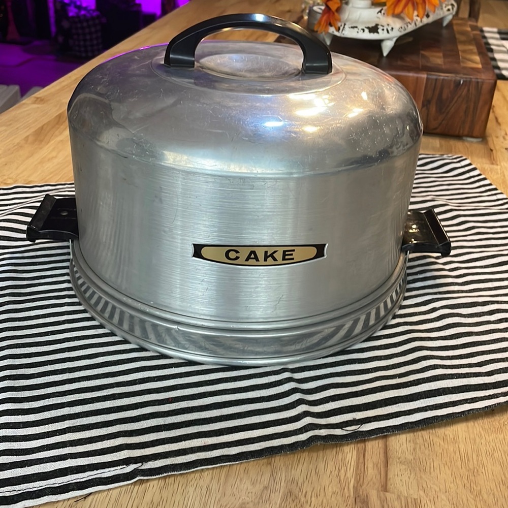 Vintage cake holder
